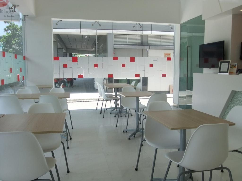 Amaris Hotel By Santika, Bugis - Singapore Exterior photo