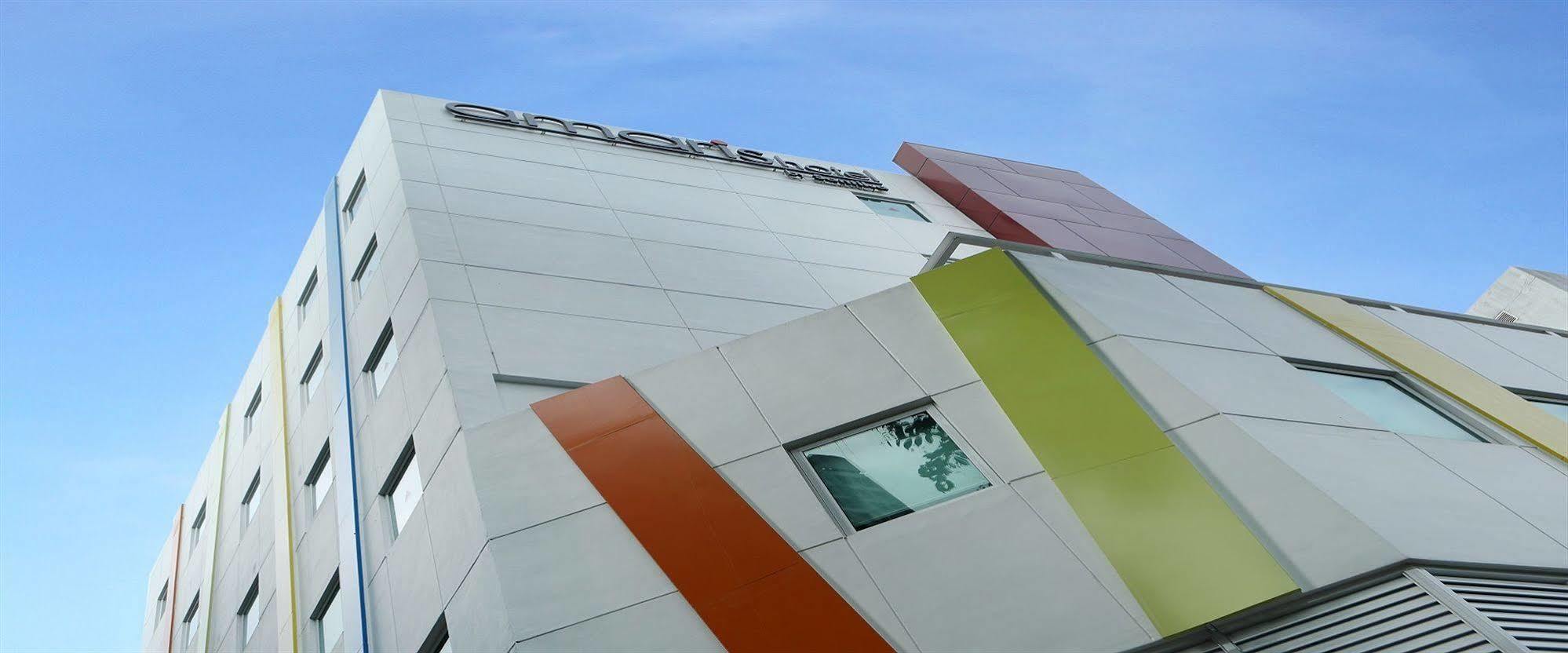 Amaris Hotel By Santika, Bugis - Singapore Exterior photo